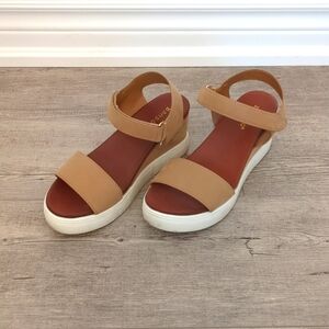 Platform sandals